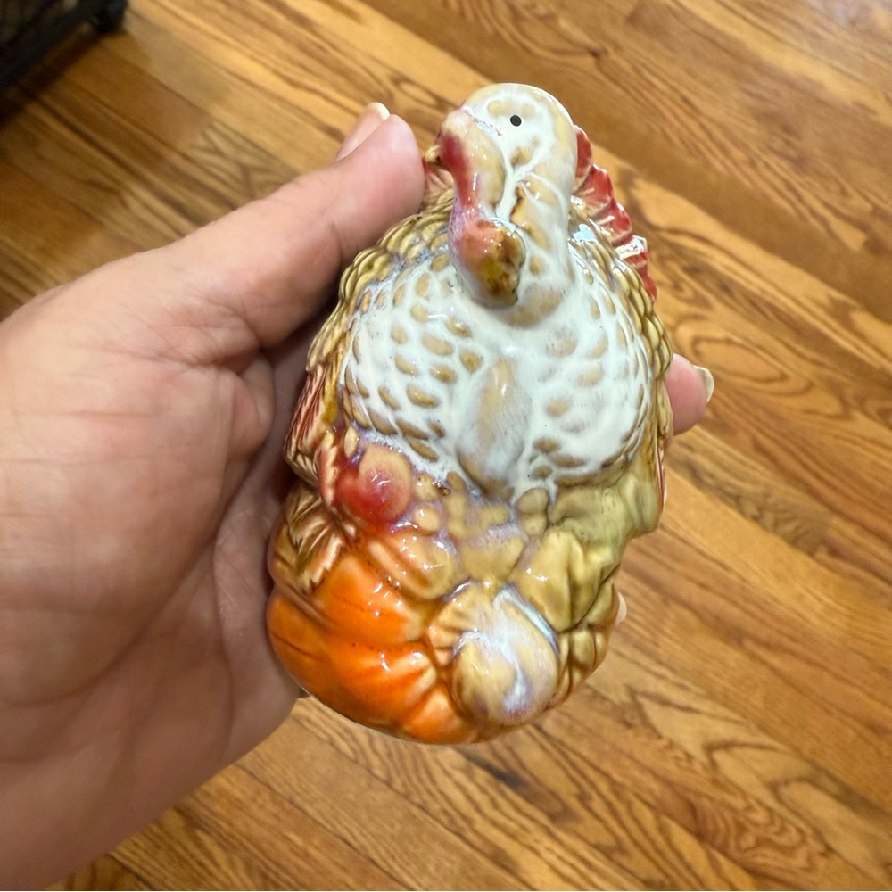 TII Vintage Salt & Pepper Turkey Shakers W/Ceramic Pumpkin Dish - Picture 13 of 16